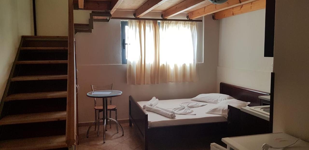 The First Hotel Saranda Dış mekan fotoğraf