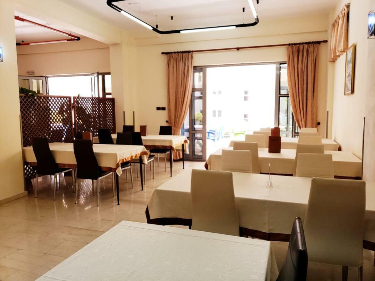 The First Hotel Saranda Dış mekan fotoğraf