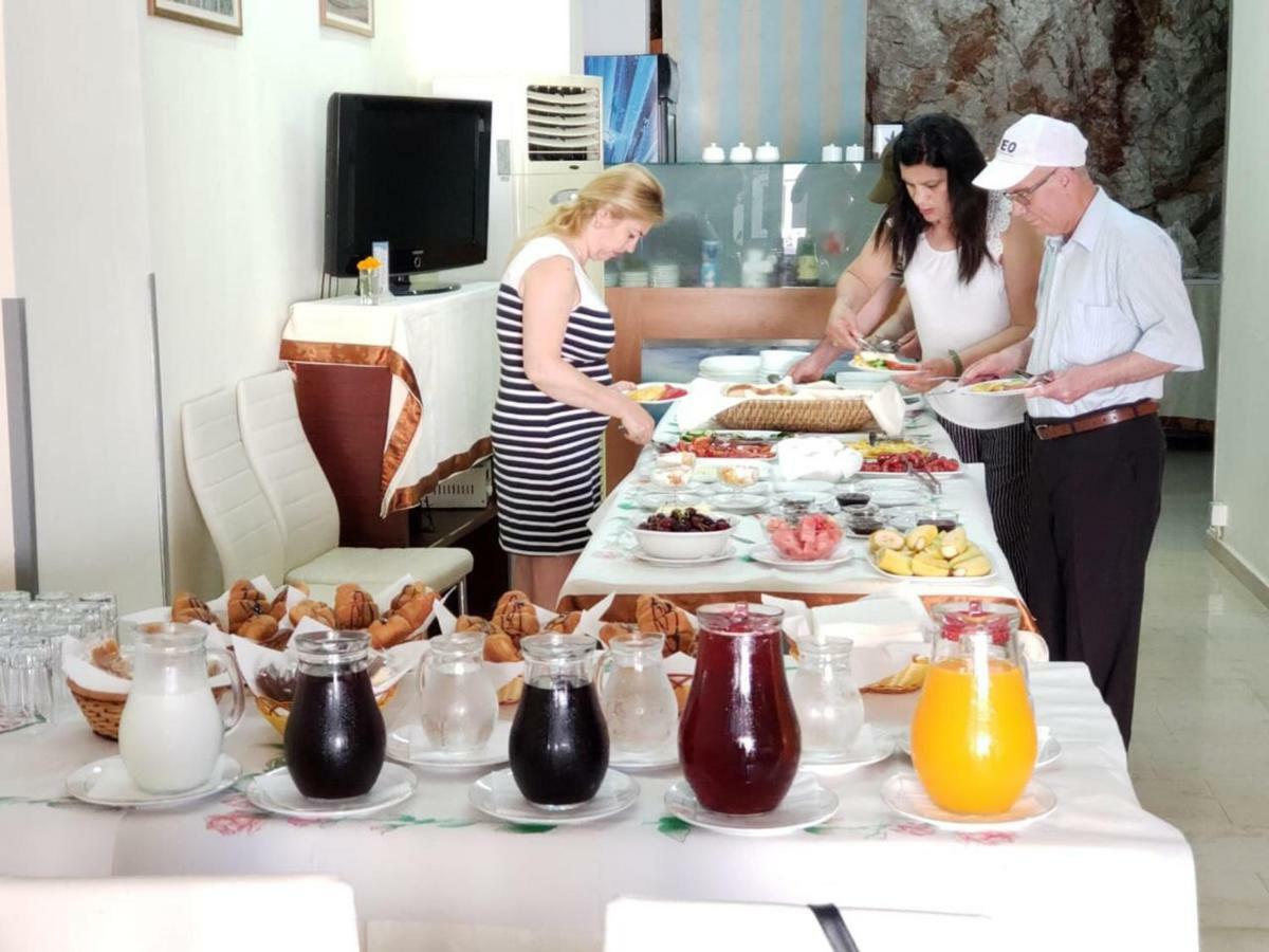 The First Hotel Saranda Dış mekan fotoğraf